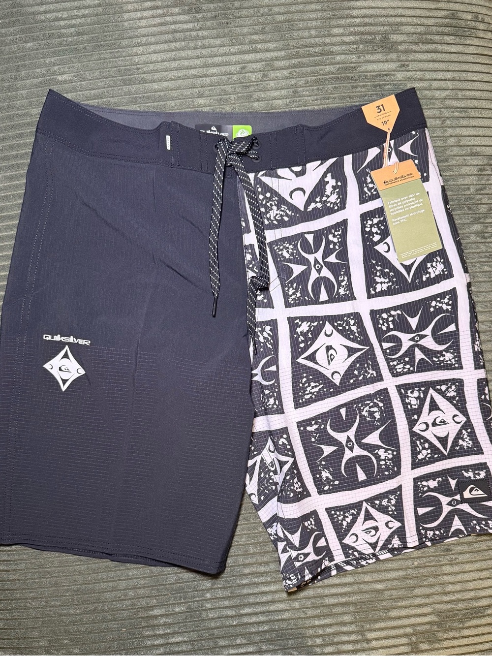 Quiksilver Men’s Patterned Swim Boardshorts